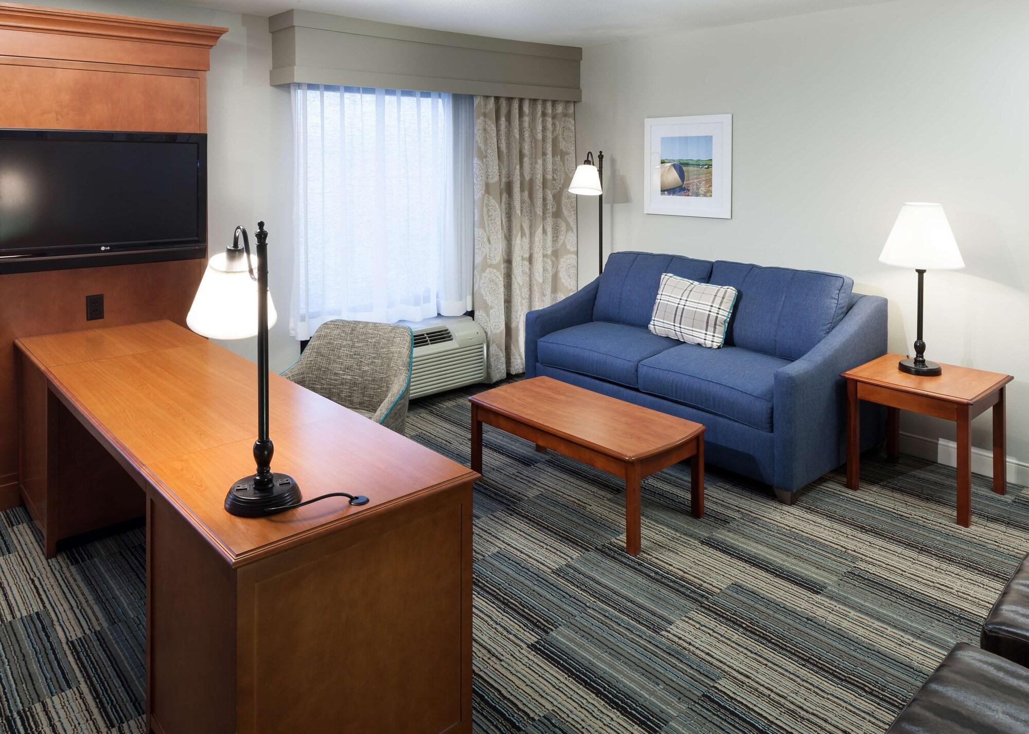 Hampton Inn & Suites Cedar Rapids Exterior photo