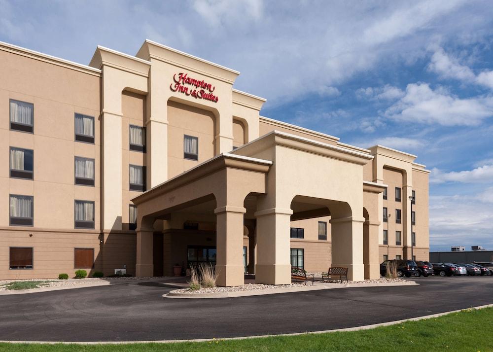 Hampton Inn & Suites Cedar Rapids Exterior photo