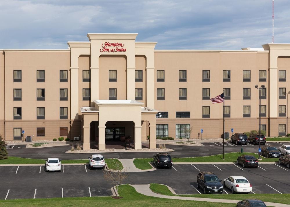 Hampton Inn & Suites Cedar Rapids Exterior photo