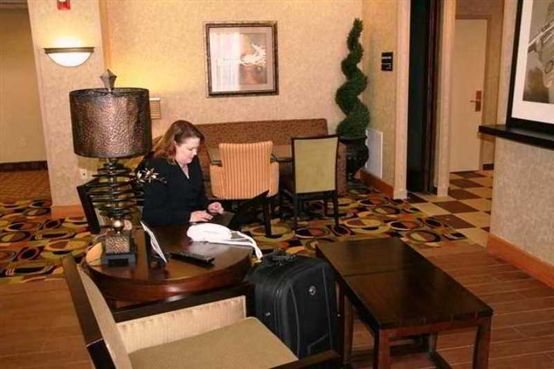 Hampton Inn & Suites Cedar Rapids Room photo